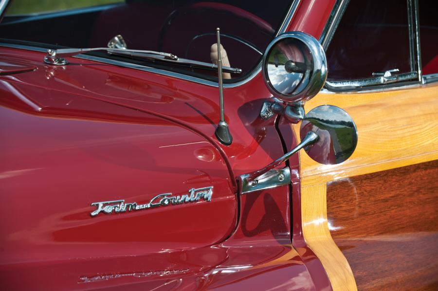 Детали экстерьера Chrysler Town & Country Convertible 1946 года  (фото 14 из 27)
